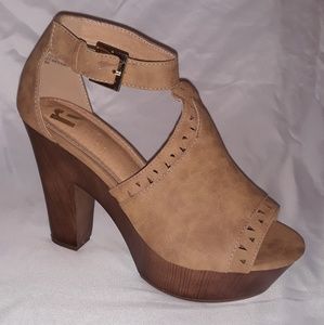 Report Brooke Brown & Taupe Sandal Heels size 8.5